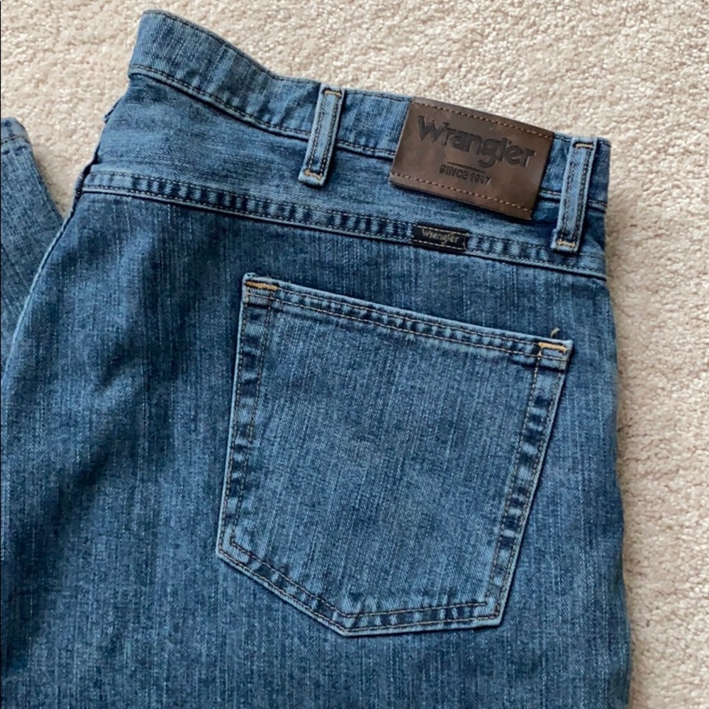 Wrangler | men loose fit jeans | 42x30 - Picture 4 of 10